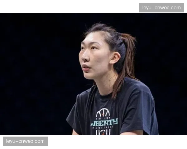 韩旭季前赛替补砍20分，中国中锋谈自由人三塔阵容的战术适应性